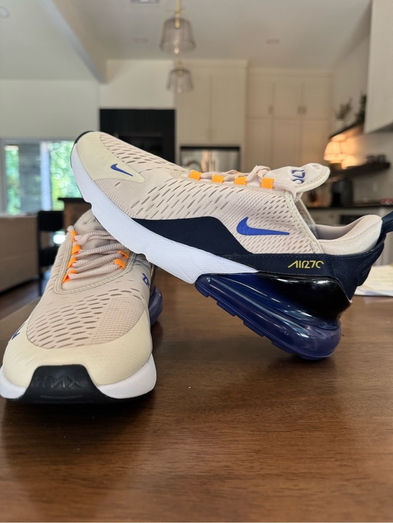 Nike Shoes - Nike Air Max 270